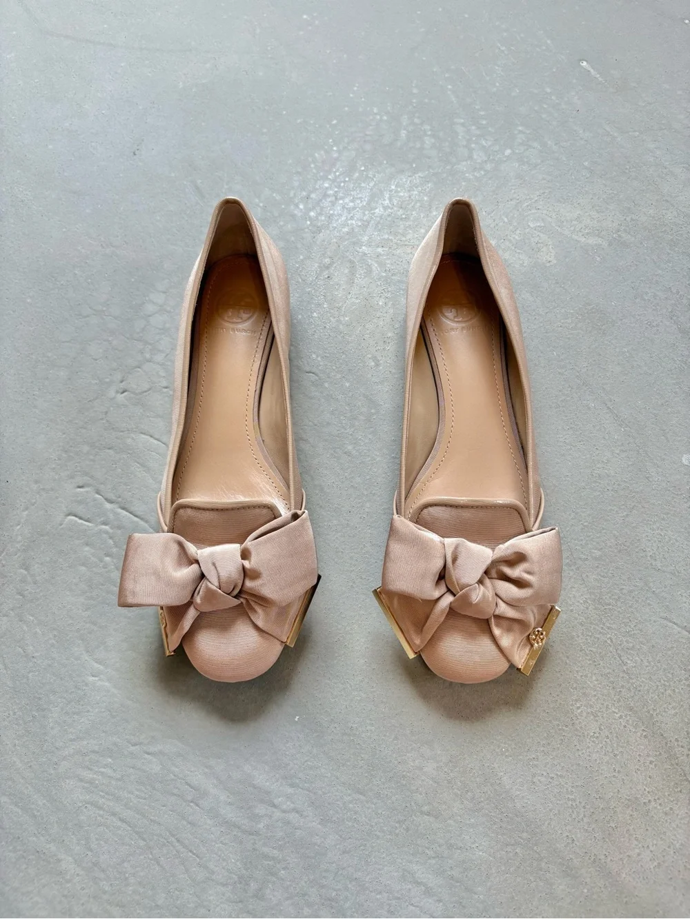 Tory Burch Bow Detail Flats in Neutral Beige Tan size 8.5